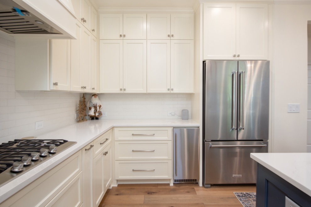 Transitional kitchen photo in Atlanta