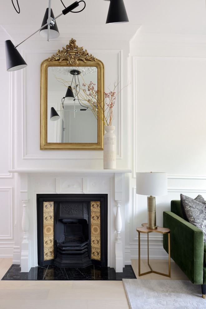 Cette photo montre une salle de séjour tendance ouverte avec un mur blanc, une cheminée standard, un manteau de cheminée en métal et aucun téléviseur.