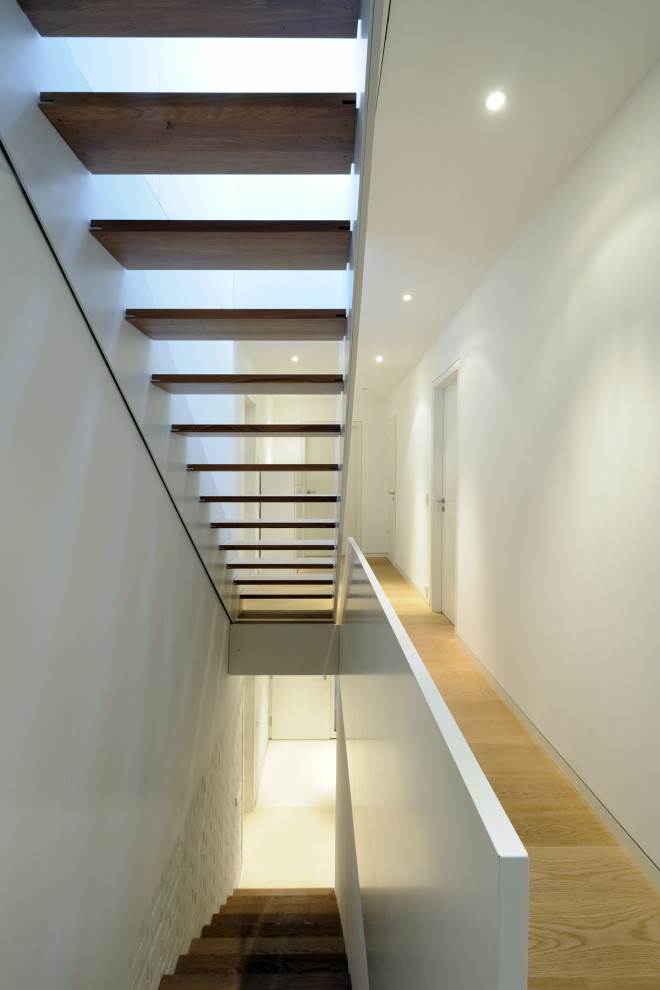 Gerade Nordische Treppe mit offenen Setzstufen in Stuttgart