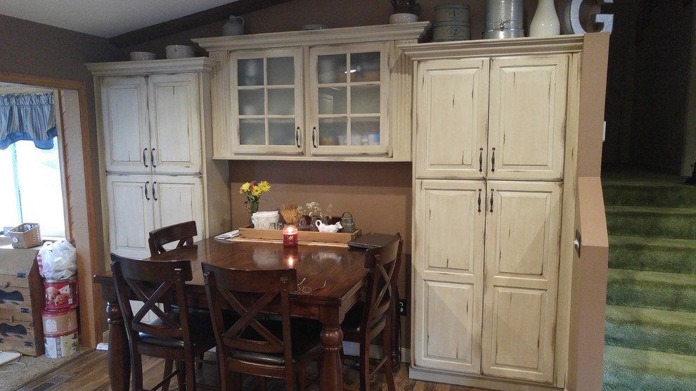 Inspiration for a mid-sized country eat-in kitchen in Baltimore with beaded inset cabinets, distressed cabinets and with island.