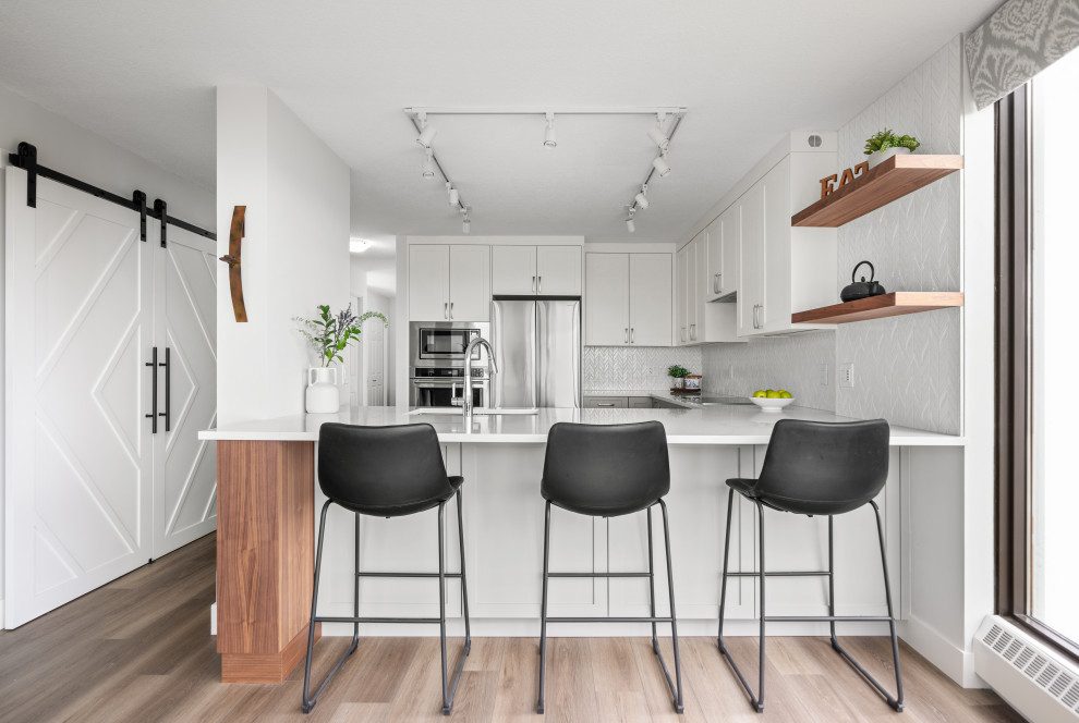 Inspiration for a contemporary kitchen remodel in Calgary