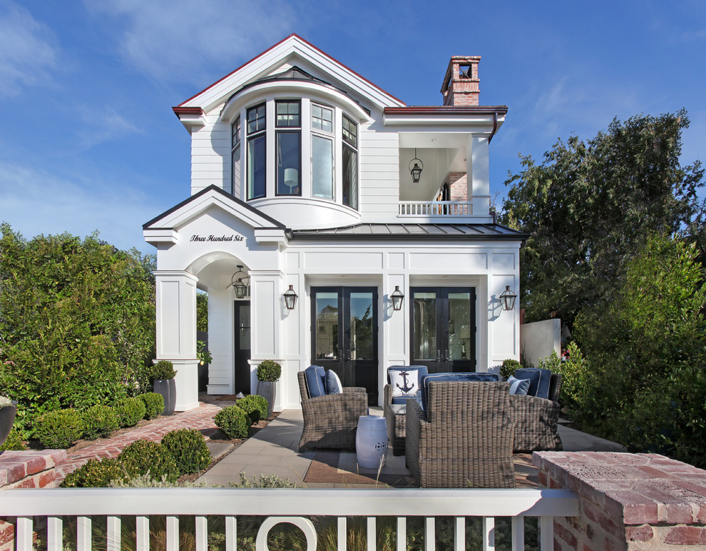 This is an example of a traditional two-storey white exterior in Orange County.