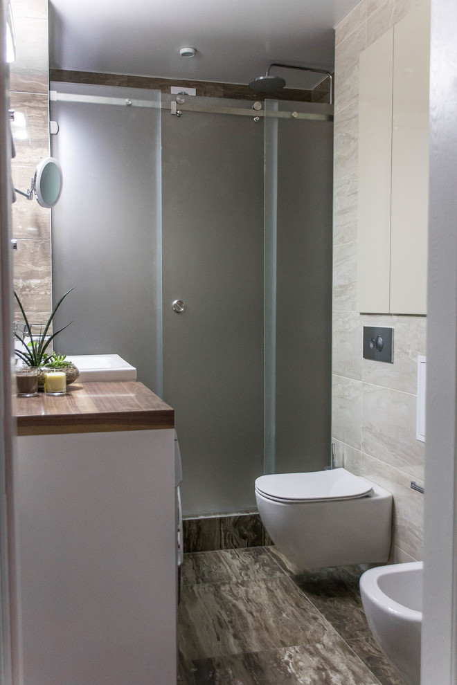 Душевая комната для мужчины.