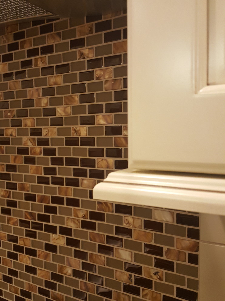Home design - large transitional home design idea