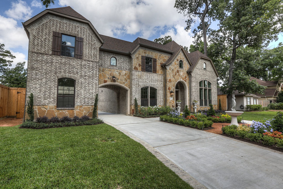 Example of a transitional entryway design in Houston