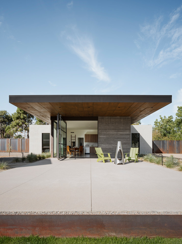 Small minimalist one-story concrete exterior home photo in Phoenix