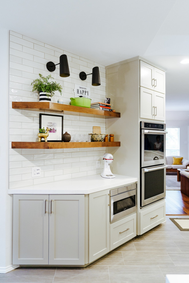 Kitchen - transitional kitchen idea in Austin