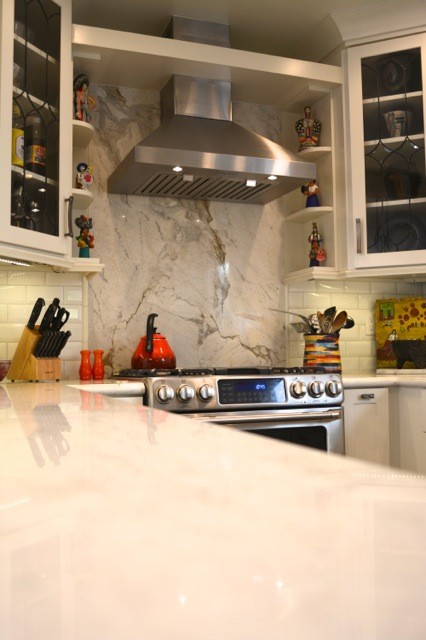Example of a transitional kitchen design in Los Angeles