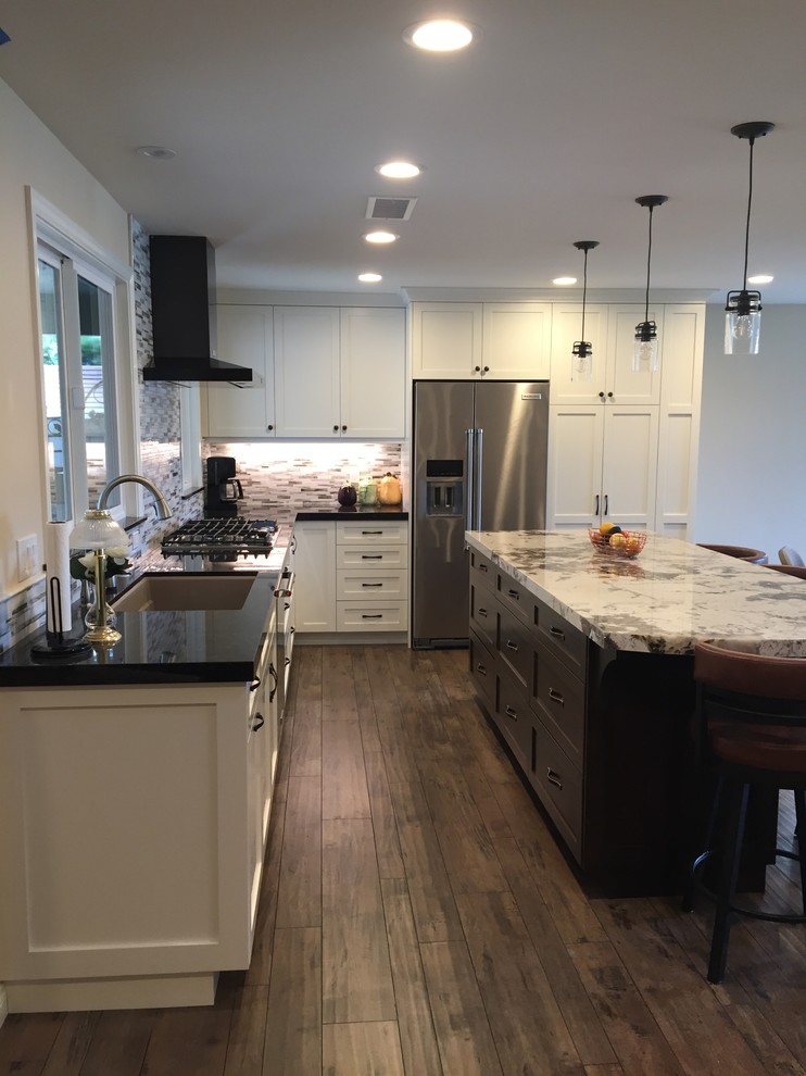 Example of a transitional kitchen design in Orange County
