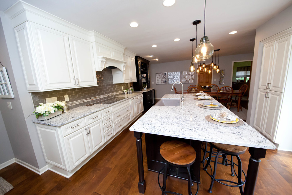 Kitchen - kitchen idea in Milwaukee