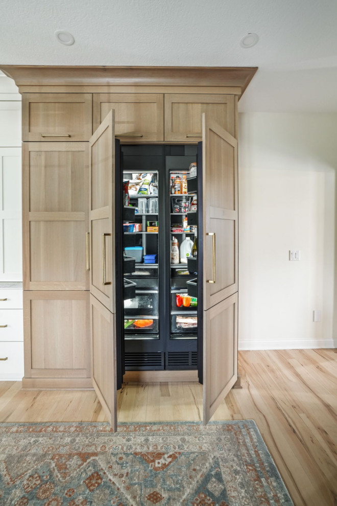 Transitional home design photo in Columbus