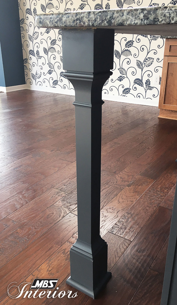 Example of a mid-sized transitional l-shaped dark wood floor and brown floor eat-in kitchen design with an undermount sink, recessed-panel cabinets, medium tone wood cabinets, granite countertops, white backsplash, ceramic backsplash, stainless steel appliances and an island