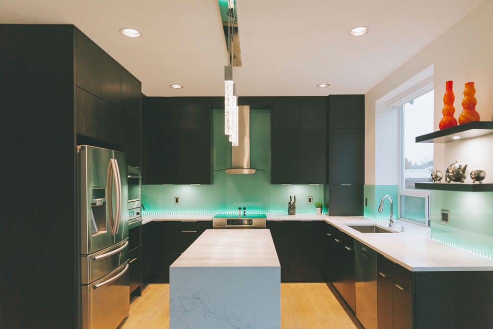 Inspiration for a transitional kitchen remodel in Vancouver