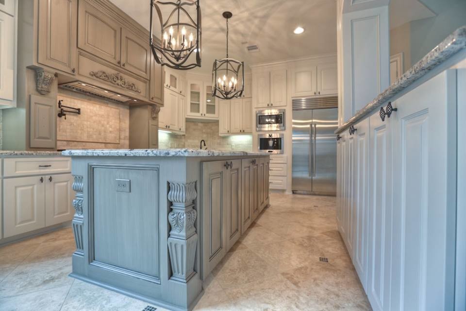 Example of a transitional kitchen design in Houston