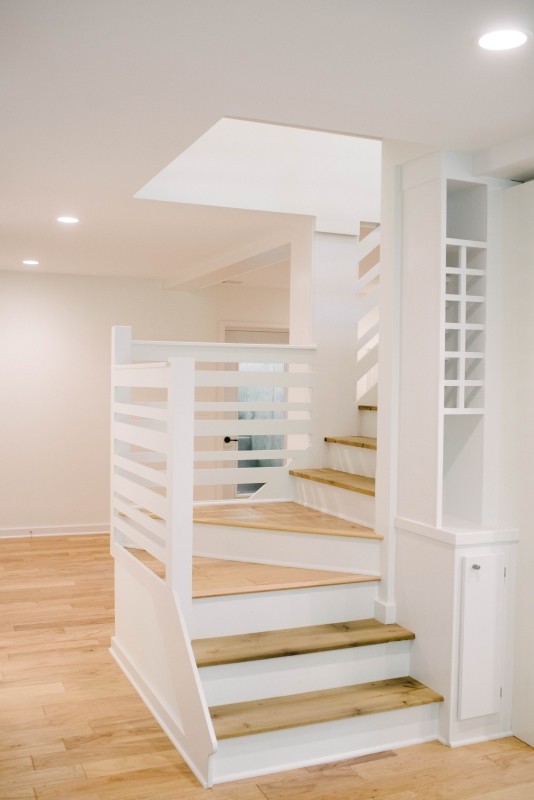 Photo of a mid-sized scandinavian wood l-shaped staircase in Louisville with painted wood risers.