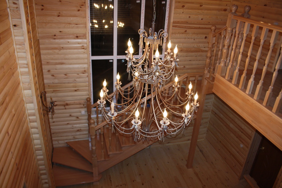 Буковая лестница в цвет дерева без подступят