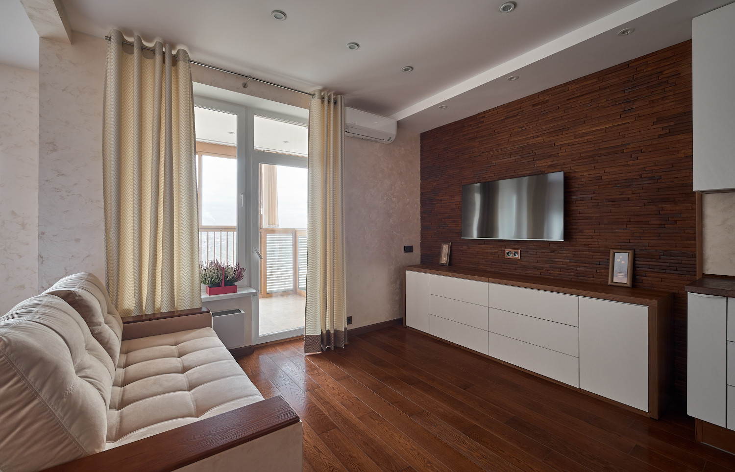 Квартира-студия с трансформируемой мебелью.