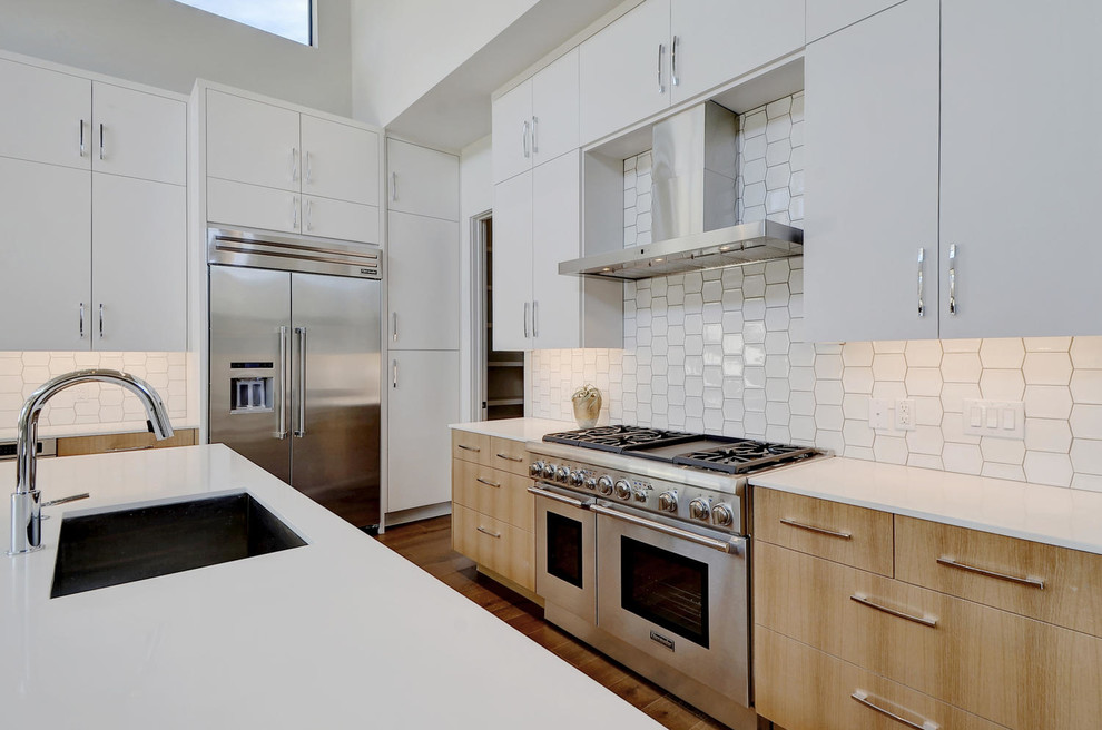 Inspiration for a contemporary kitchen remodel in Austin