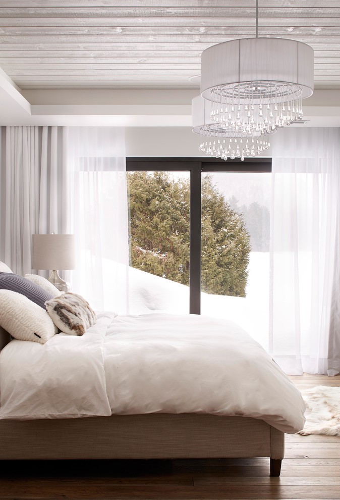 Home design - transitional home design idea in Montreal