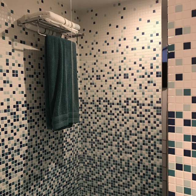 Salle de bains / douche modern-badezimmer
