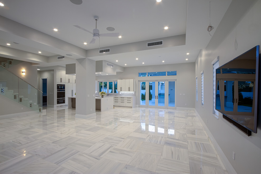 Transitional home design photo in Miami