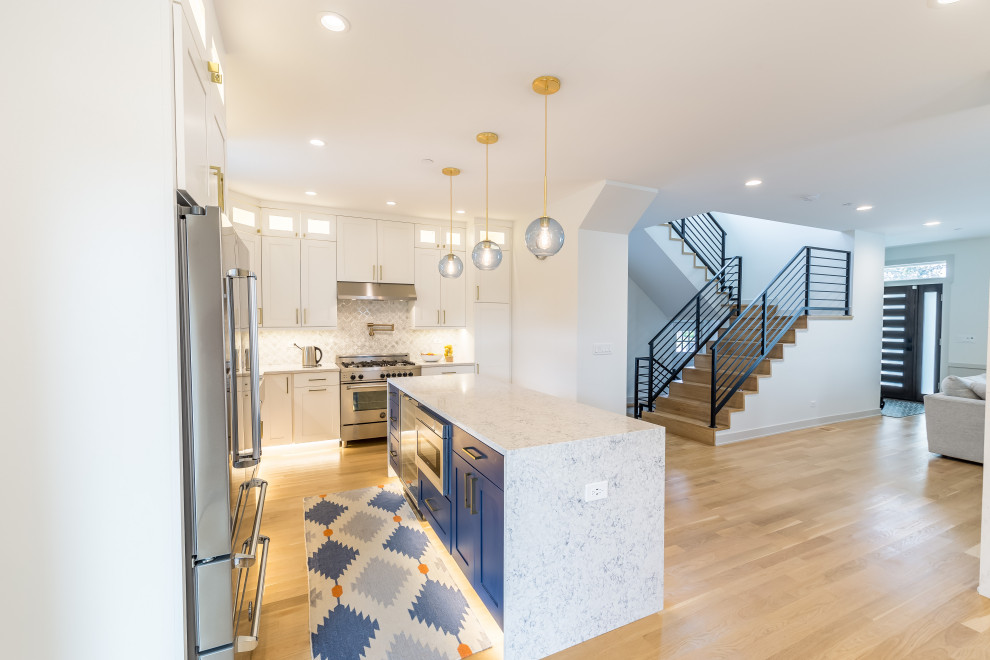 Inspiration for a transitional kitchen remodel in Chicago