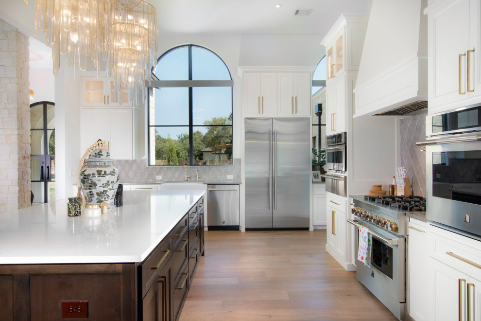 Transitional kitchen photo in Austin