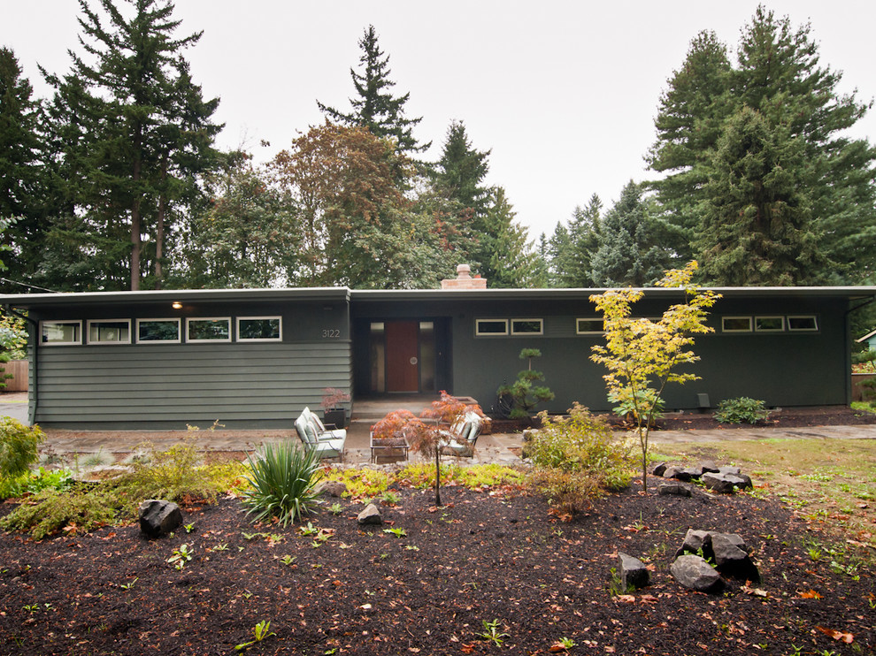 Design ideas for a midcentury exterior in Portland.
