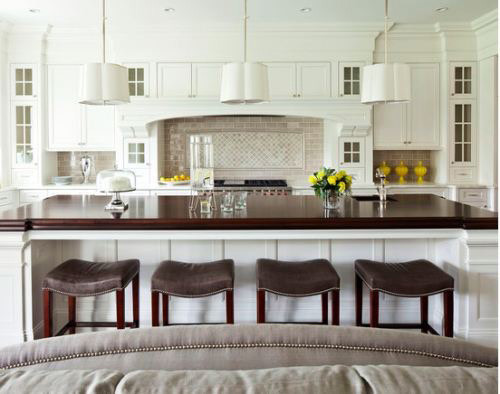 Kitchen - transitional kitchen idea in Toronto