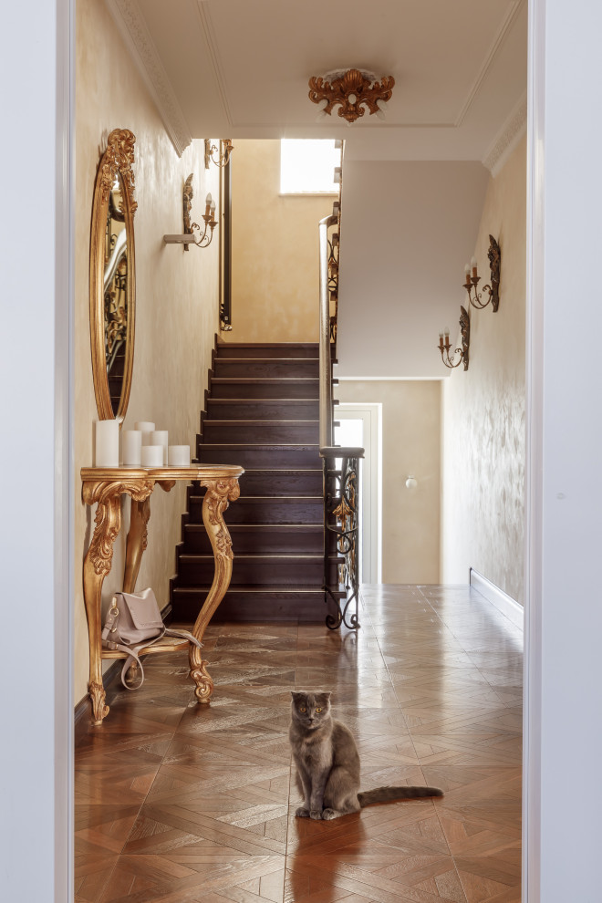 Дом с круглым окном