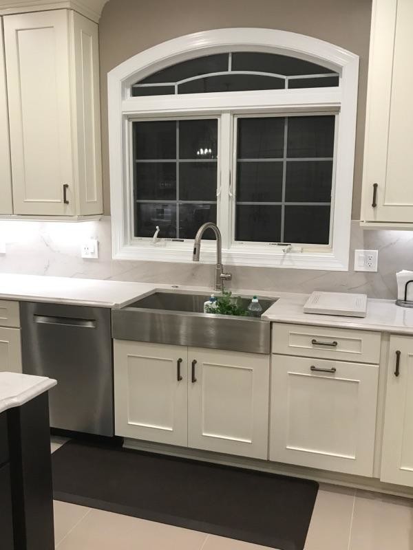 Arts and crafts home design photo in DC Metro