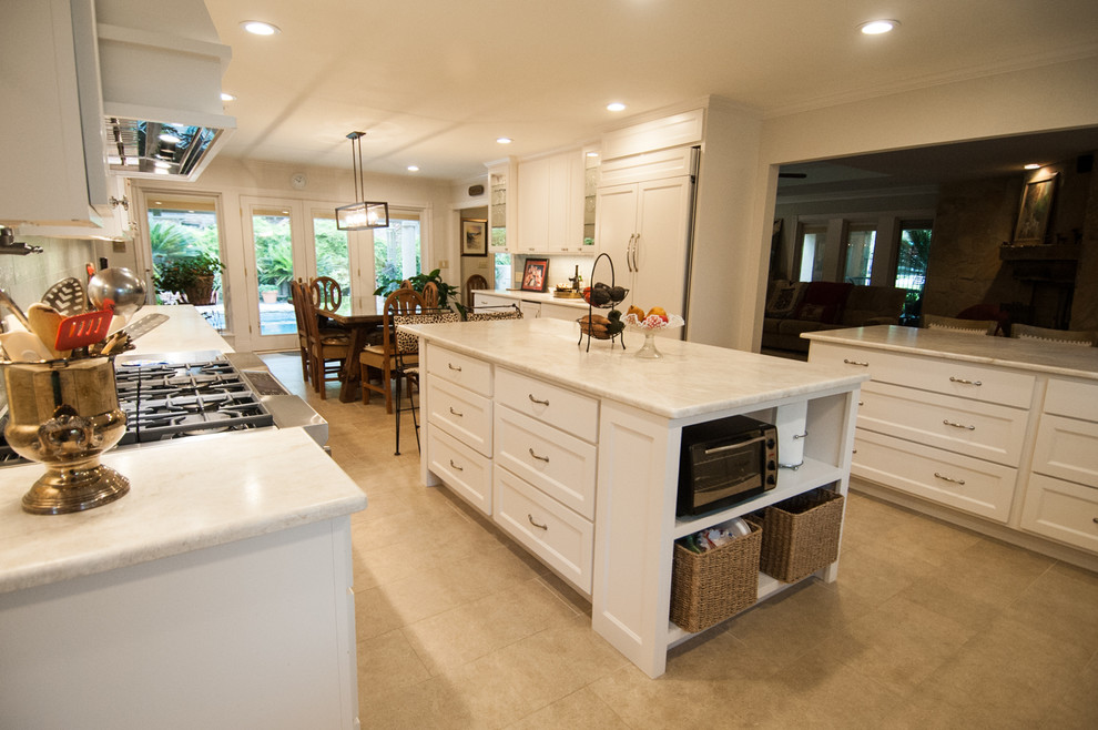 Example of a transitional kitchen design in Austin