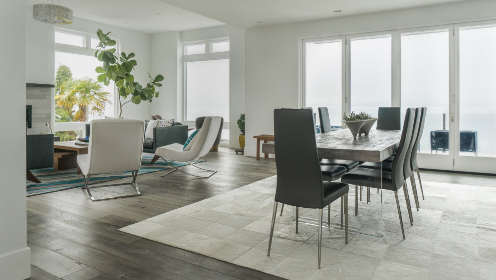 Inspiration for a modern home design remodel in Seattle