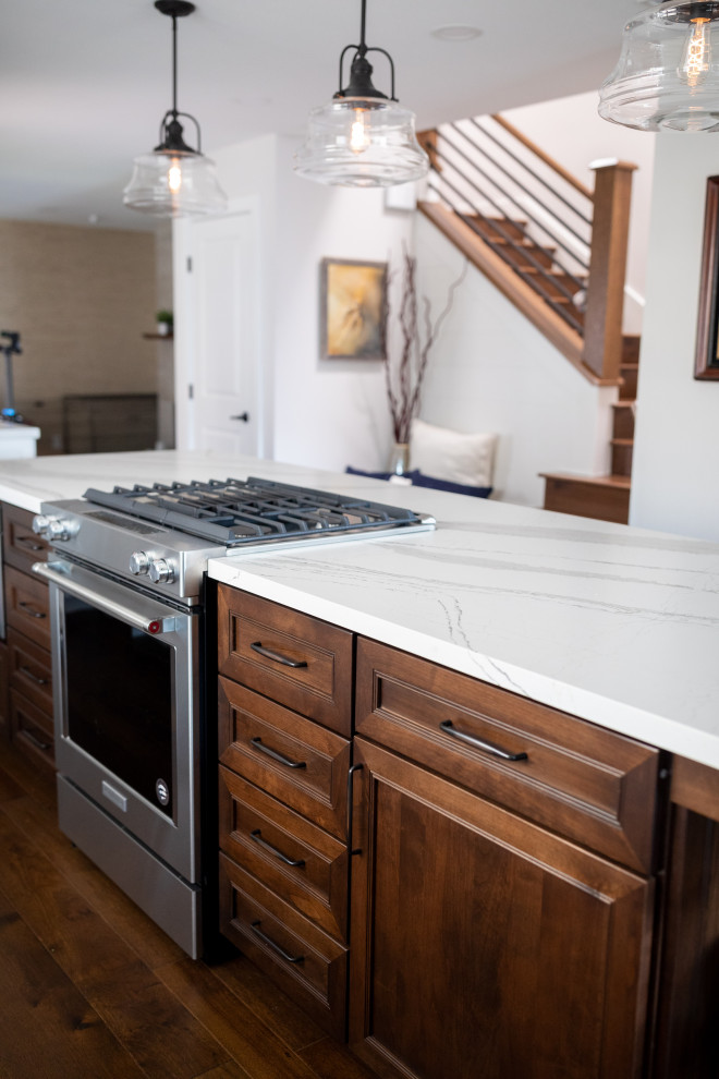 Transitional home design photo in Orange County