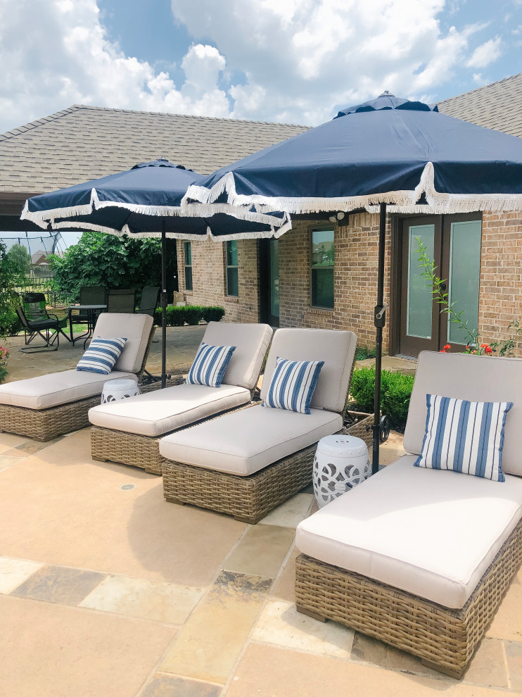 Outdoor Lounge Chairs & Umbrella
