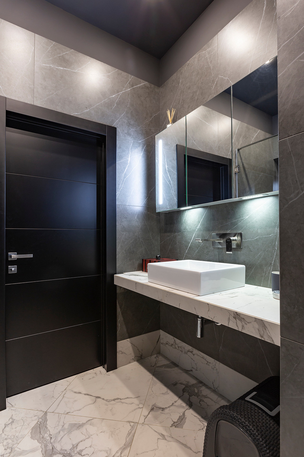 Мужской интерьер в оттенках чёрного