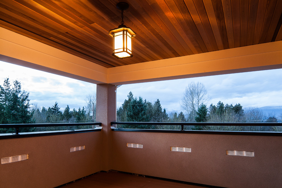 This is an example of a transitional deck in Vancouver.