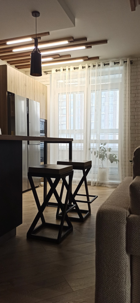 Современный интерьер с элементами лофта и сканди.