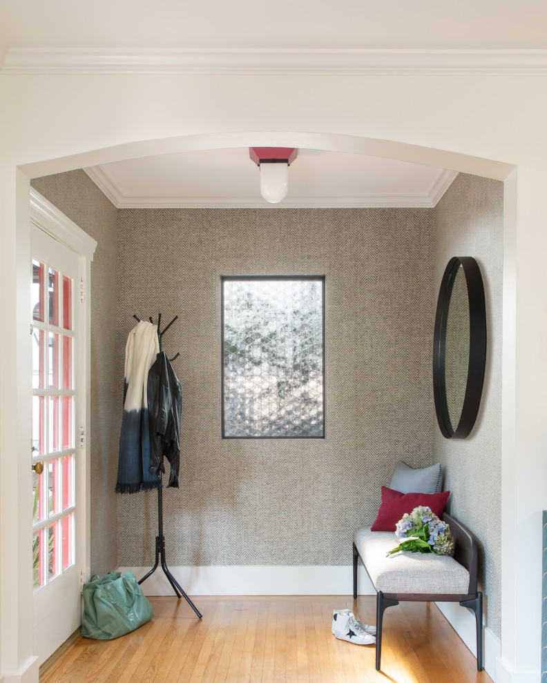 Example of a transitional entryway design in San Francisco