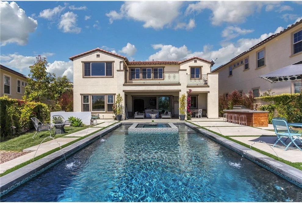 Photo of a contemporary pool in Orange County.