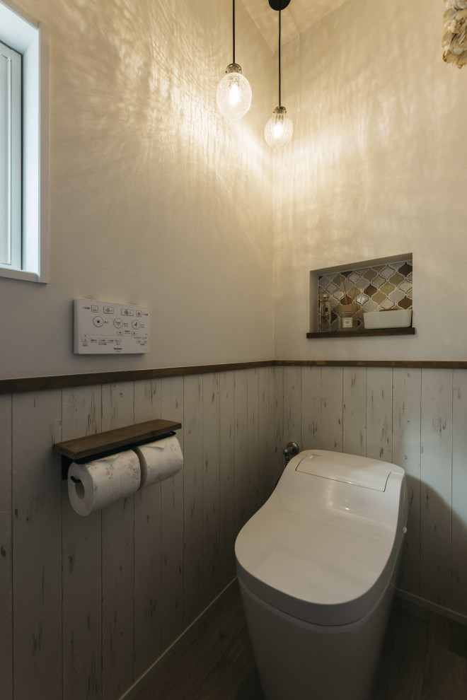名古屋にあるトラディショナルスタイルのおしゃれなトイレ・洗面所の写真