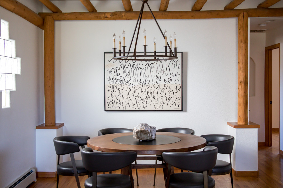 Southwestern Staging with Custom Art Югозападный Столовая Денвер