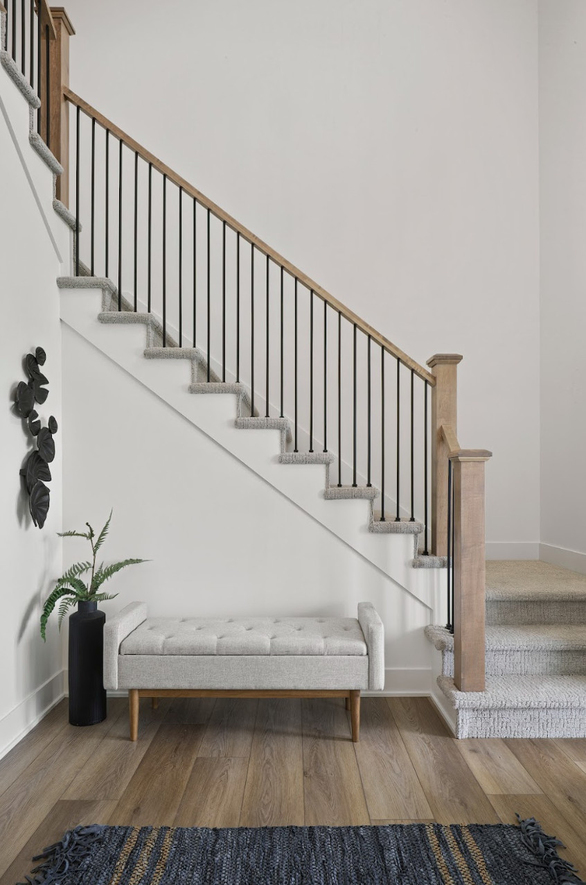 David Thoms 2-Story Elkhorn Staging