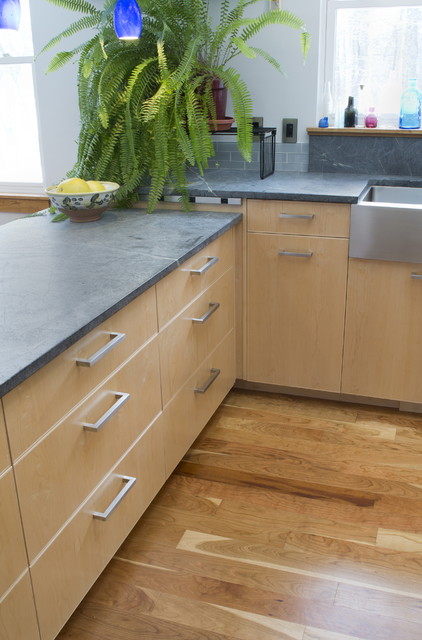 Lee, NH contemporary-kitchen