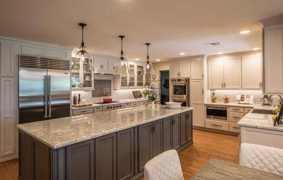 Example of a transitional kitchen design in Phoenix
