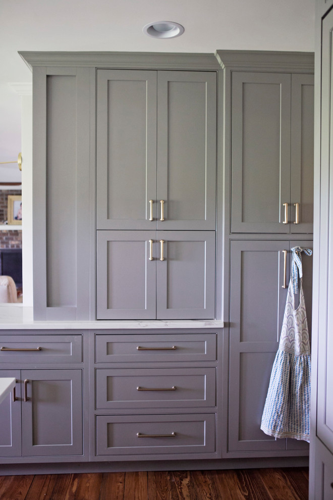 Example of a transitional home design design in Atlanta