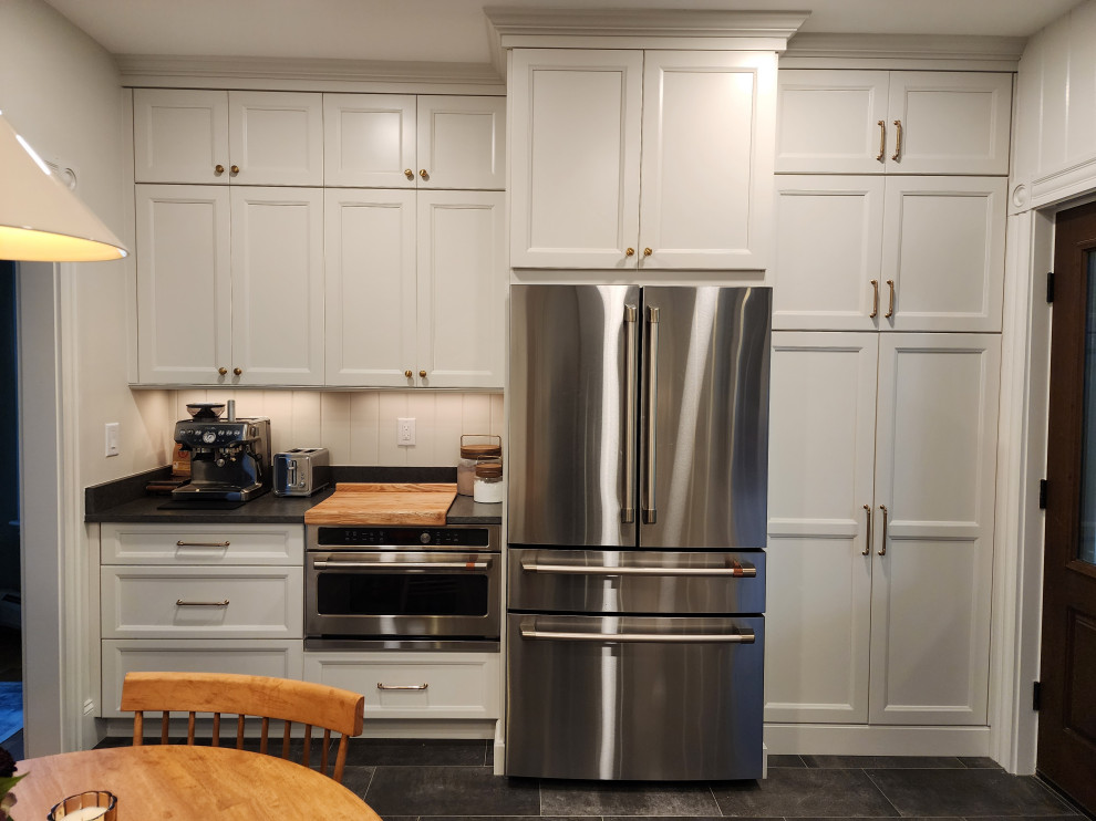 16831 - The Purrfect Kitchen