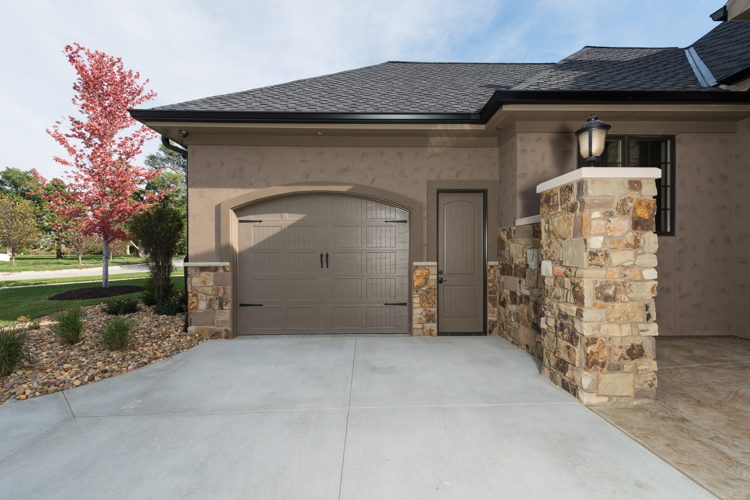 Transitiona/Craftsman Inspired Villa | Sterling Ridge Estates
