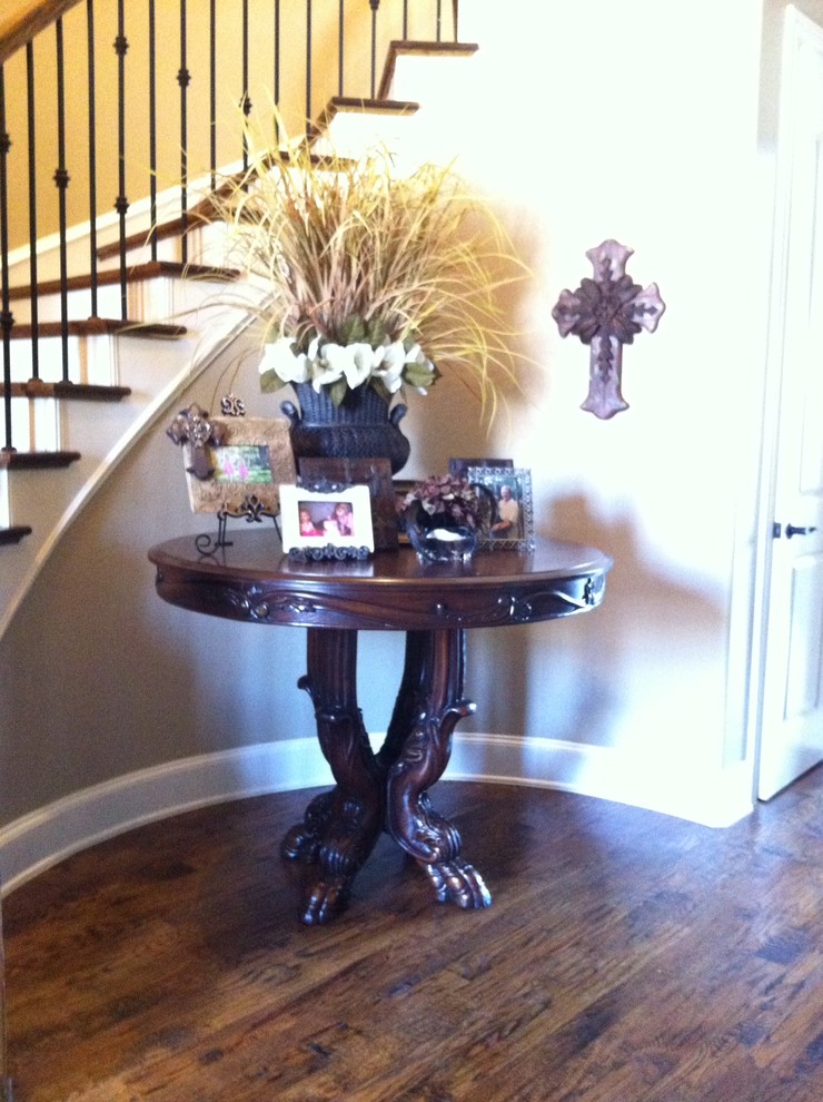 Mountain style entryway photo in Dallas