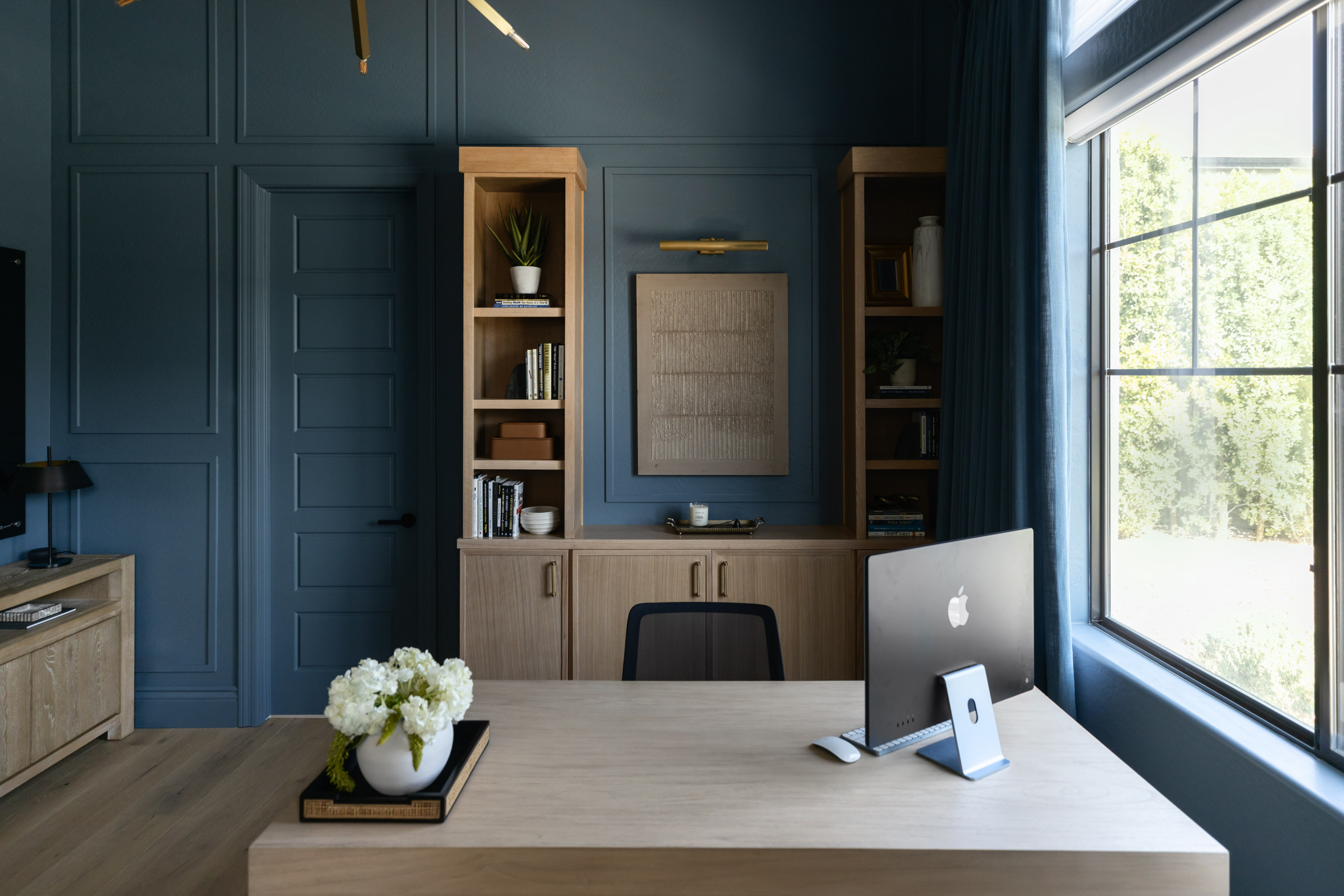 Home Office With Dark Walls: Stylish Ideas to Boost Creativity